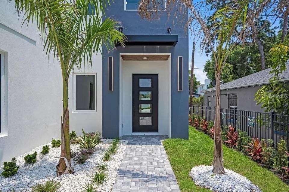 1156 COCOANUT AVE