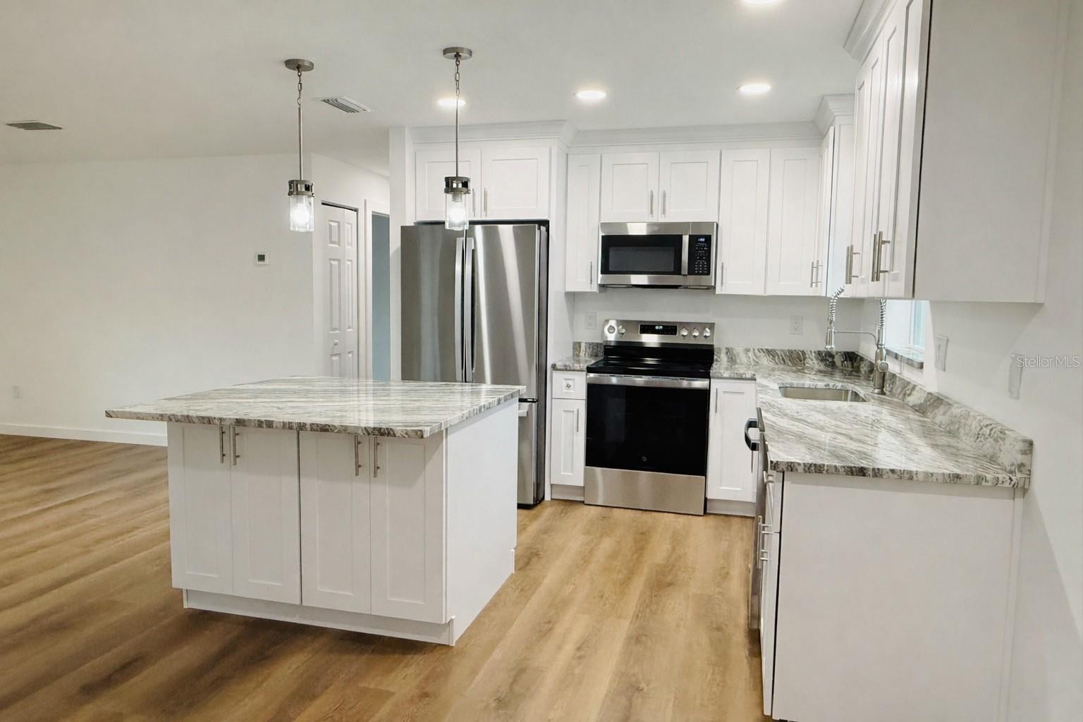 305 19TH STREET EAST