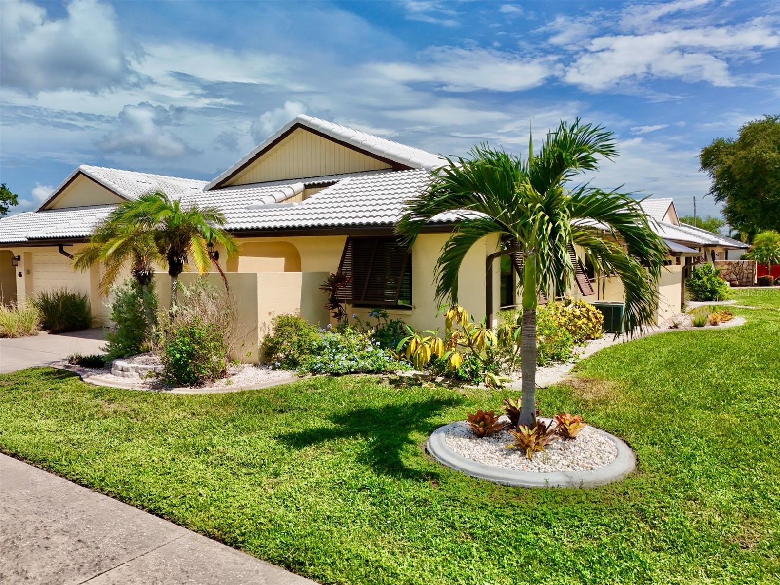 44 SANDSTONE CIR