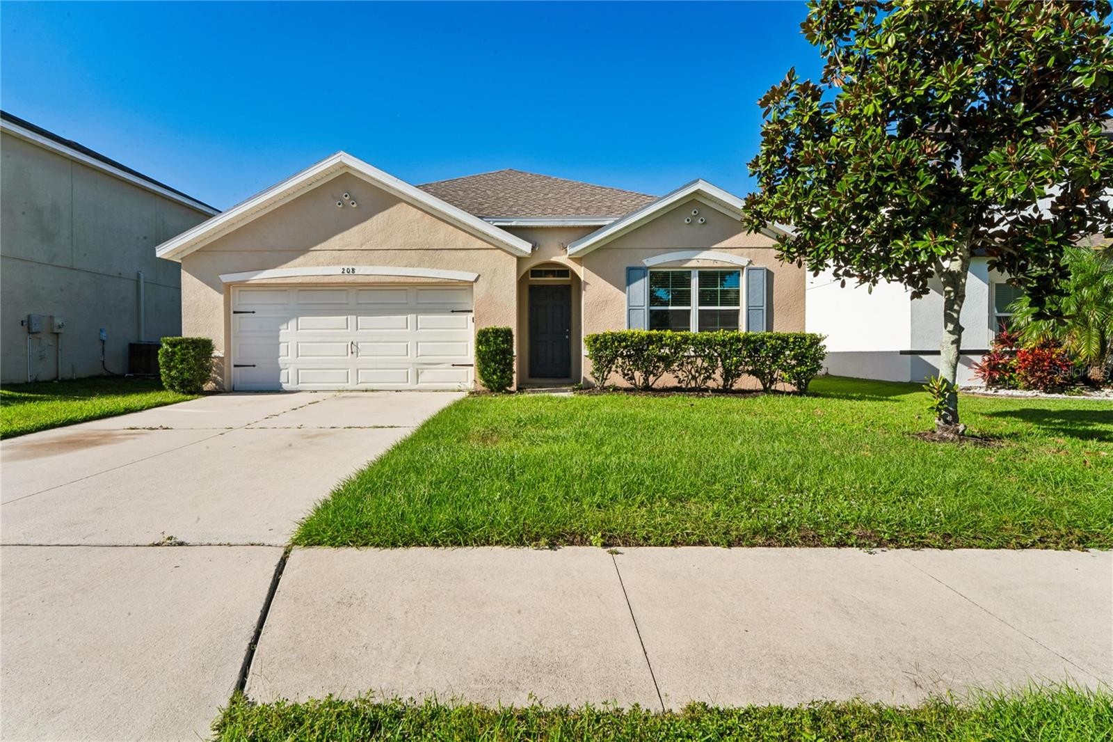 208 LONE DOVE LN
