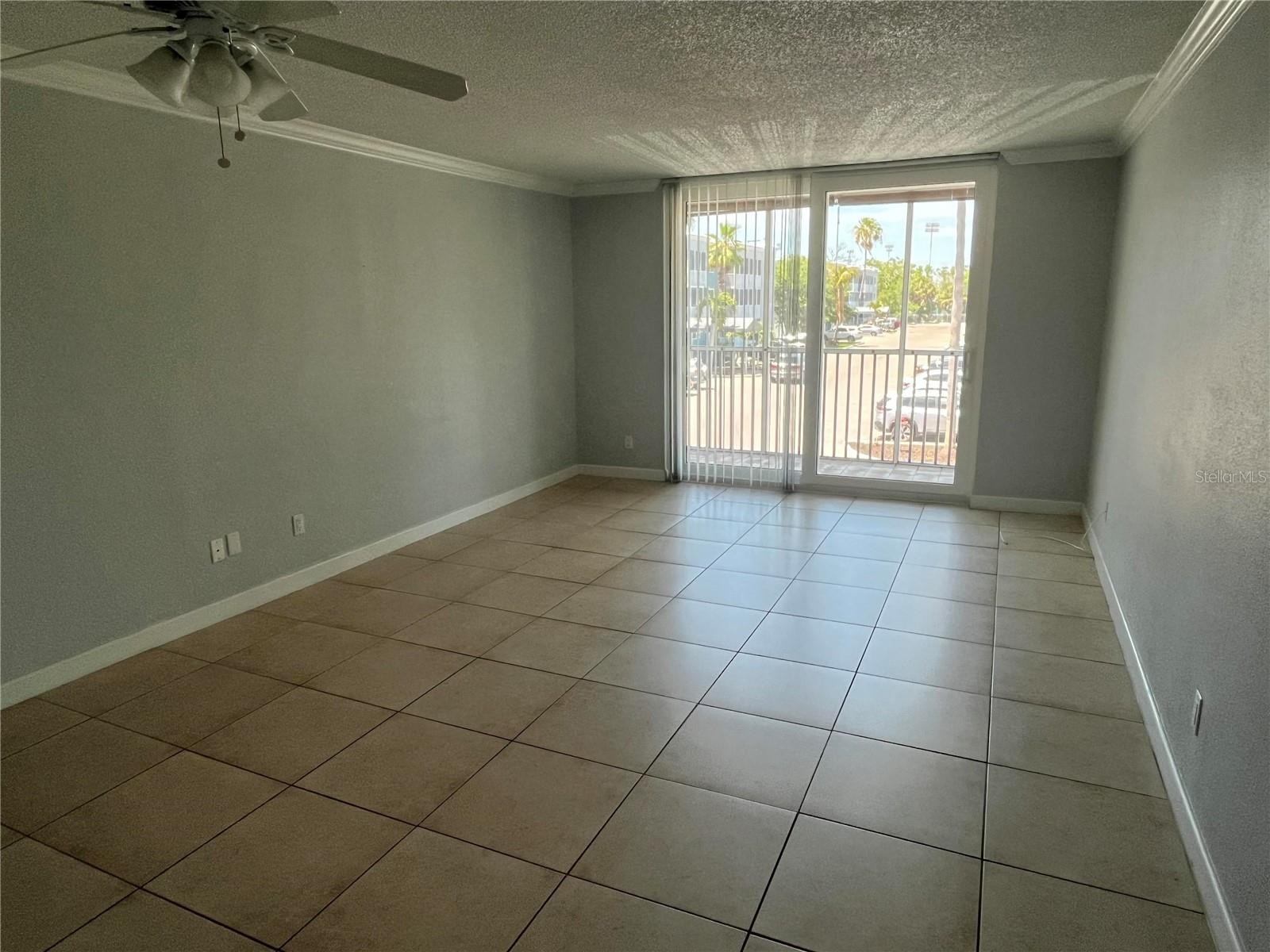 2650 COCONUT BAY LN LN #527 (2J)