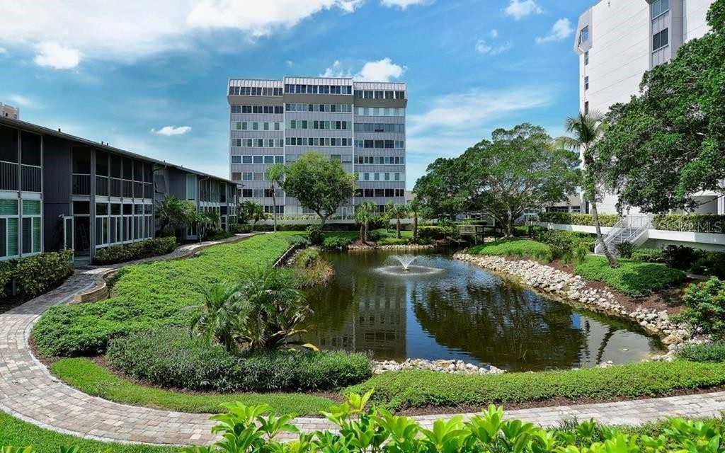 1125 W PEPPERTREE DR #102