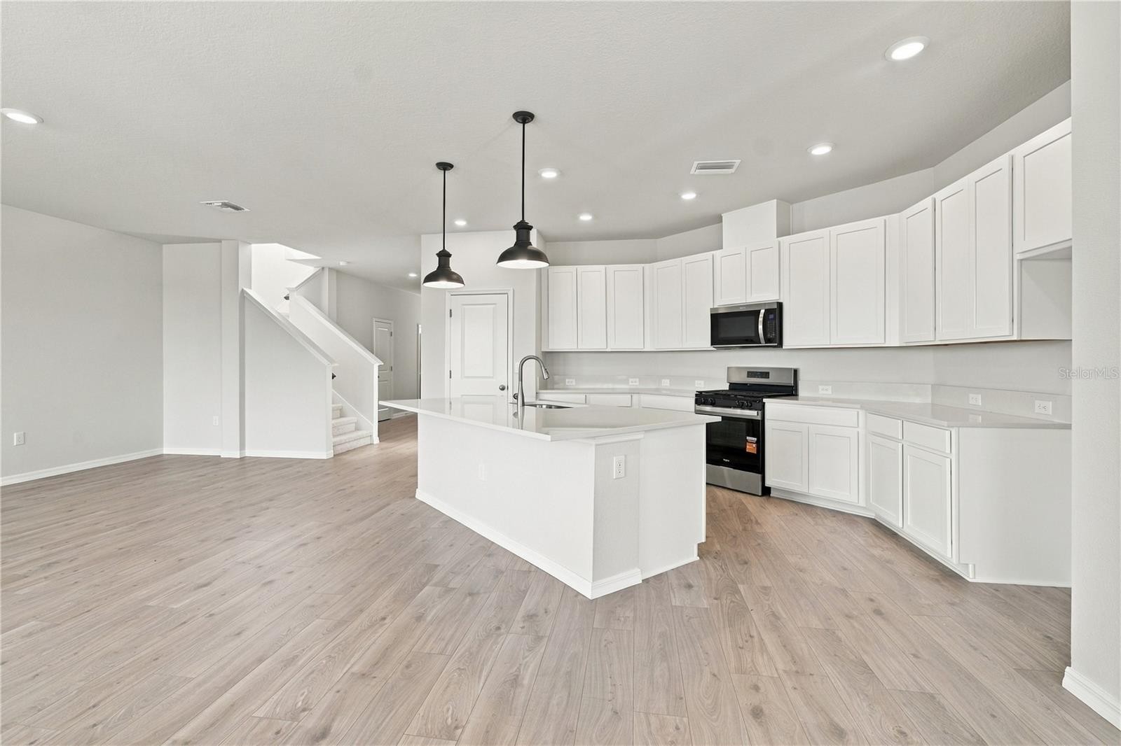 600 ALLORA AVE