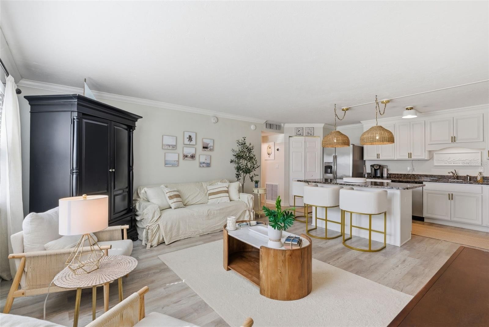 5800 HOLLYWOOD BLVD #214