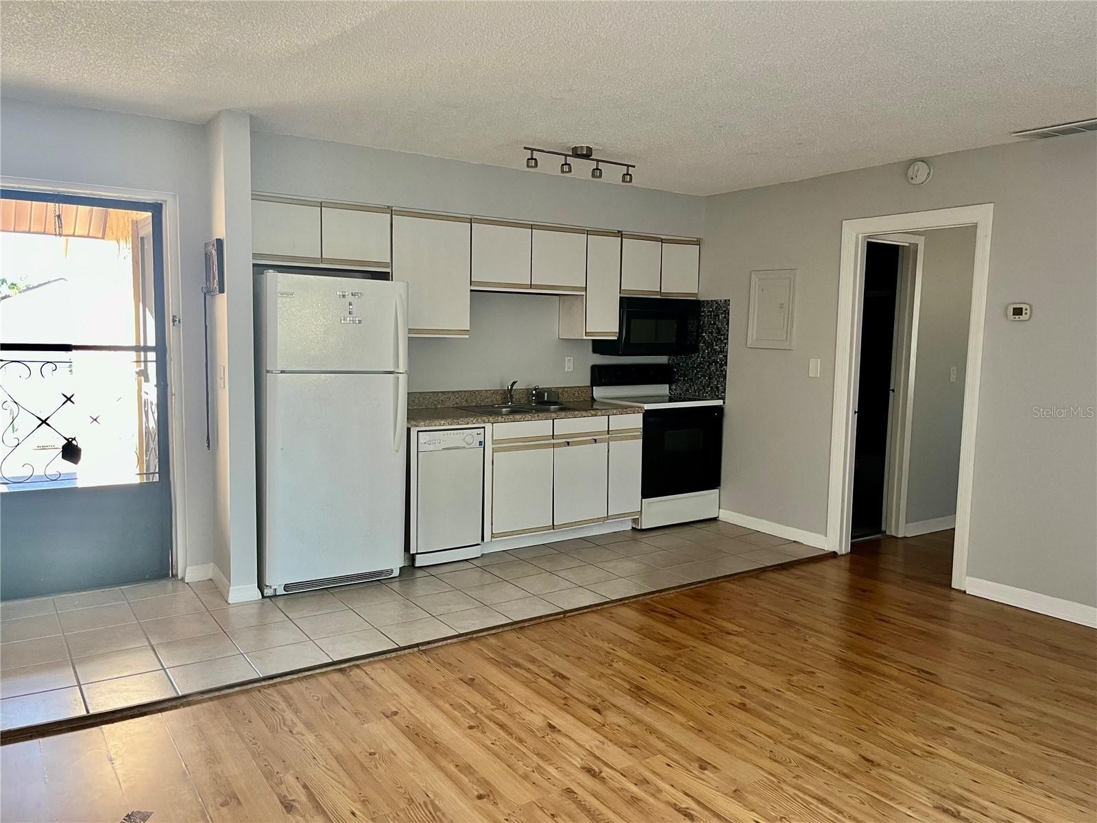 2701 HIDDEN LAKE DR N #F