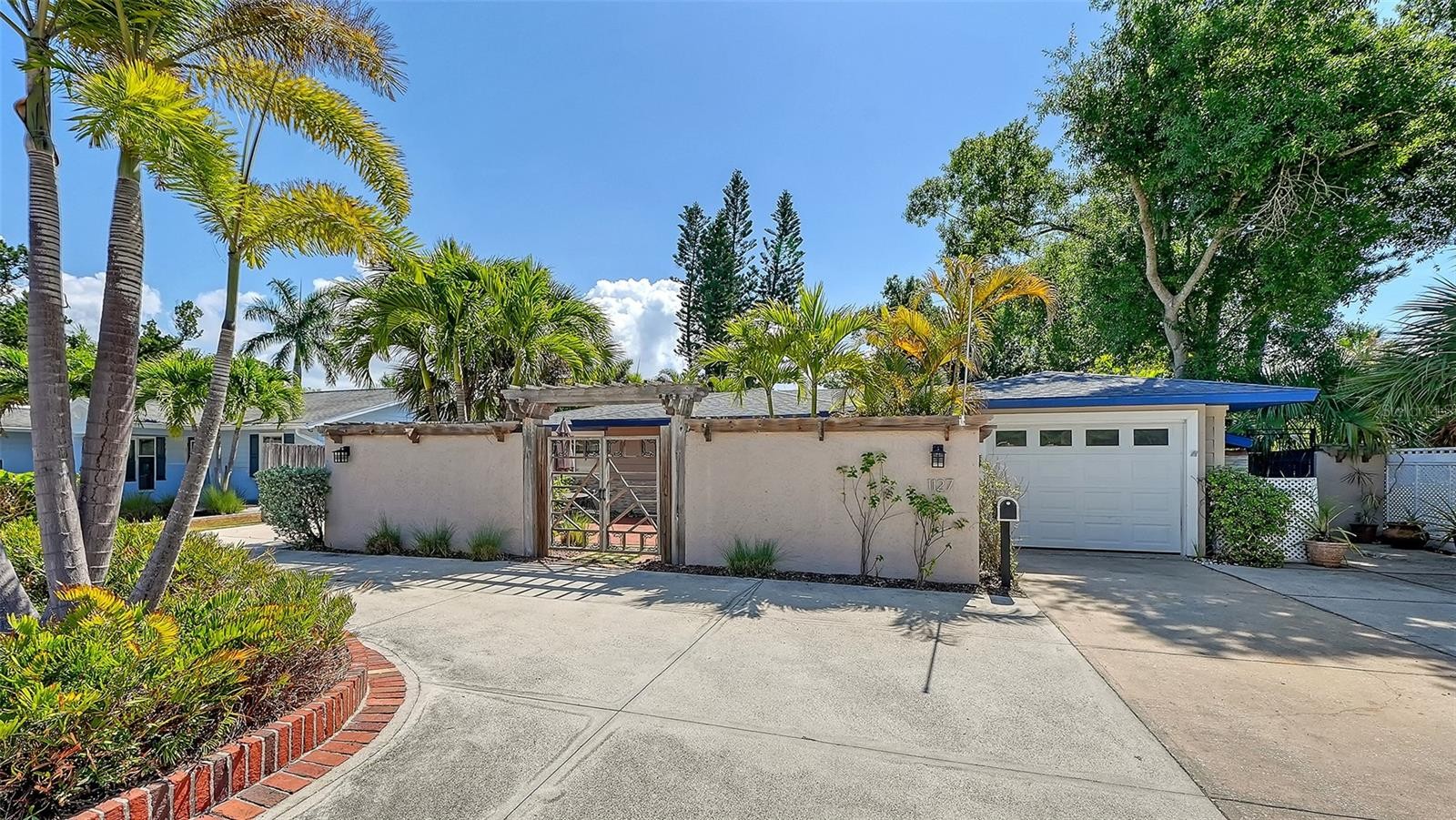 1127 S OSPREY AVE