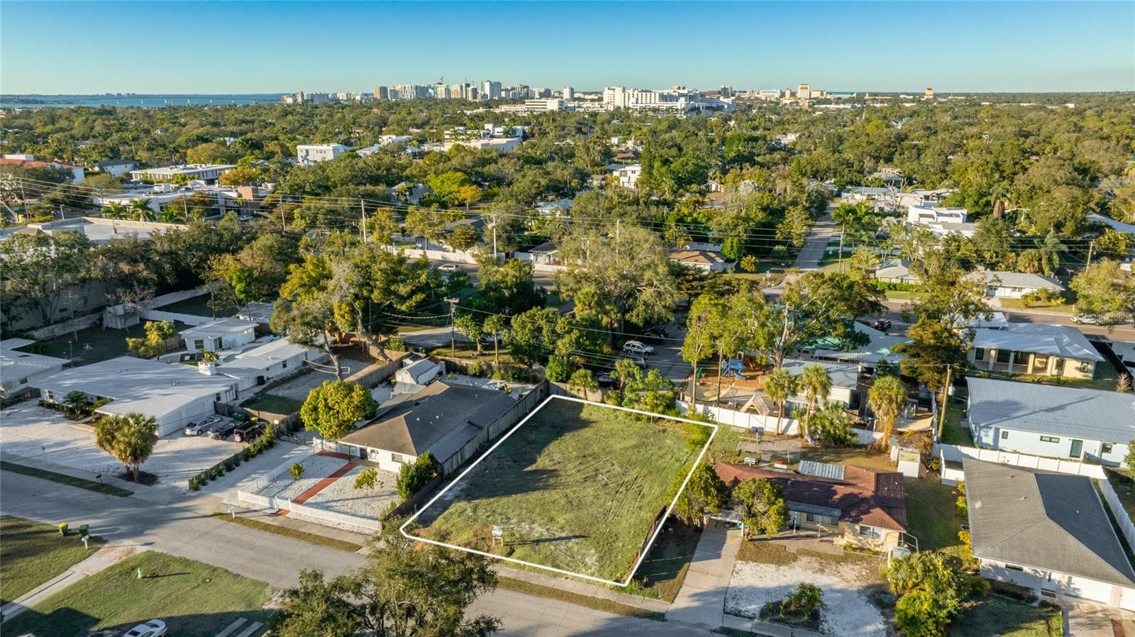 2119 BOUGAINVILLEA ST