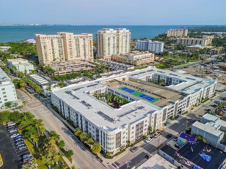 700 COCOANUT AVE #221