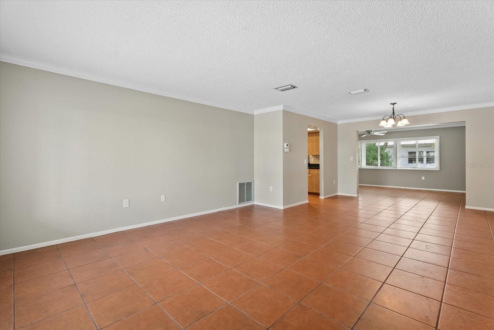 1507 N KNOLLWOOD DR
