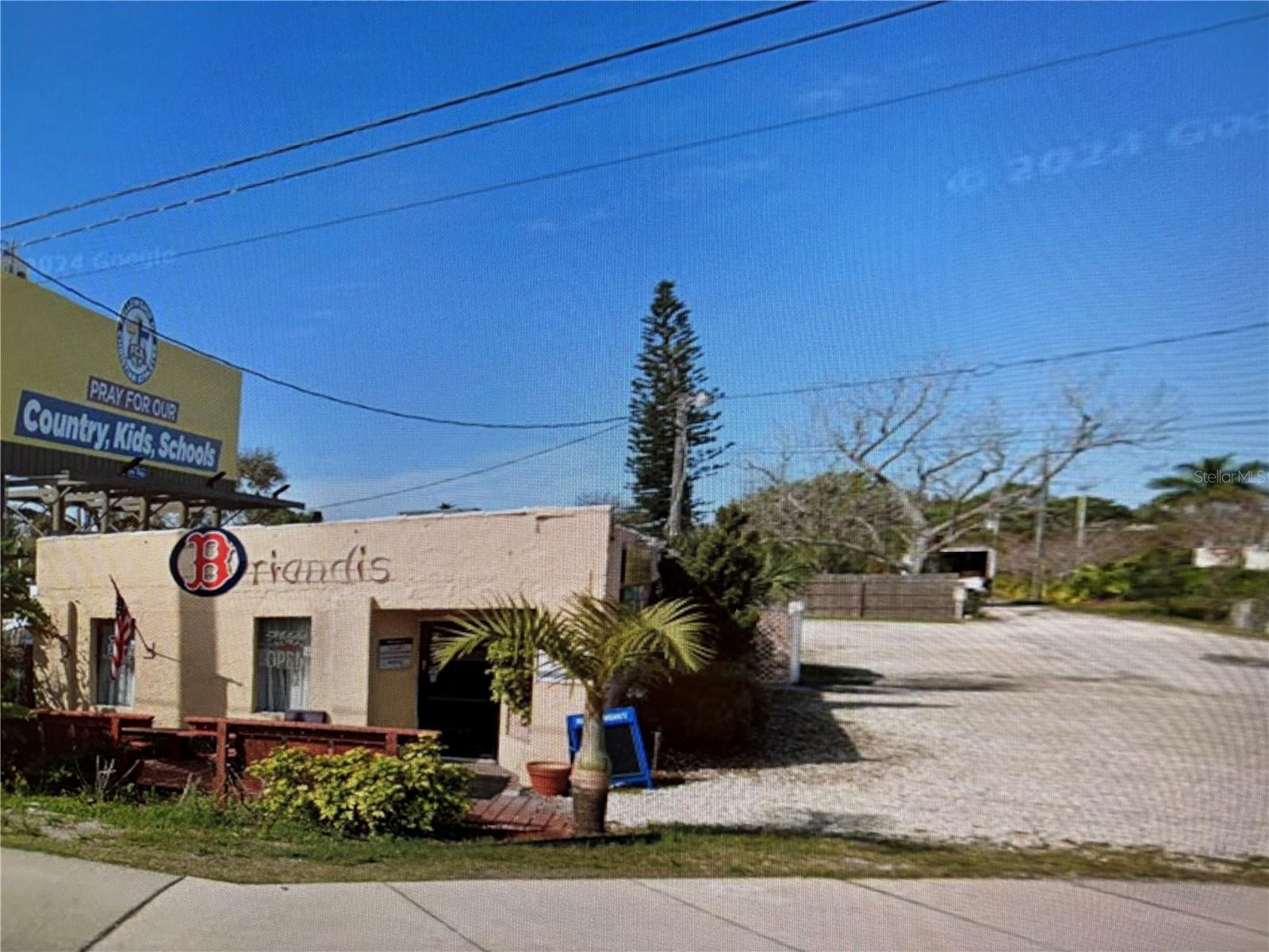 202 TAMIAMI TRL S