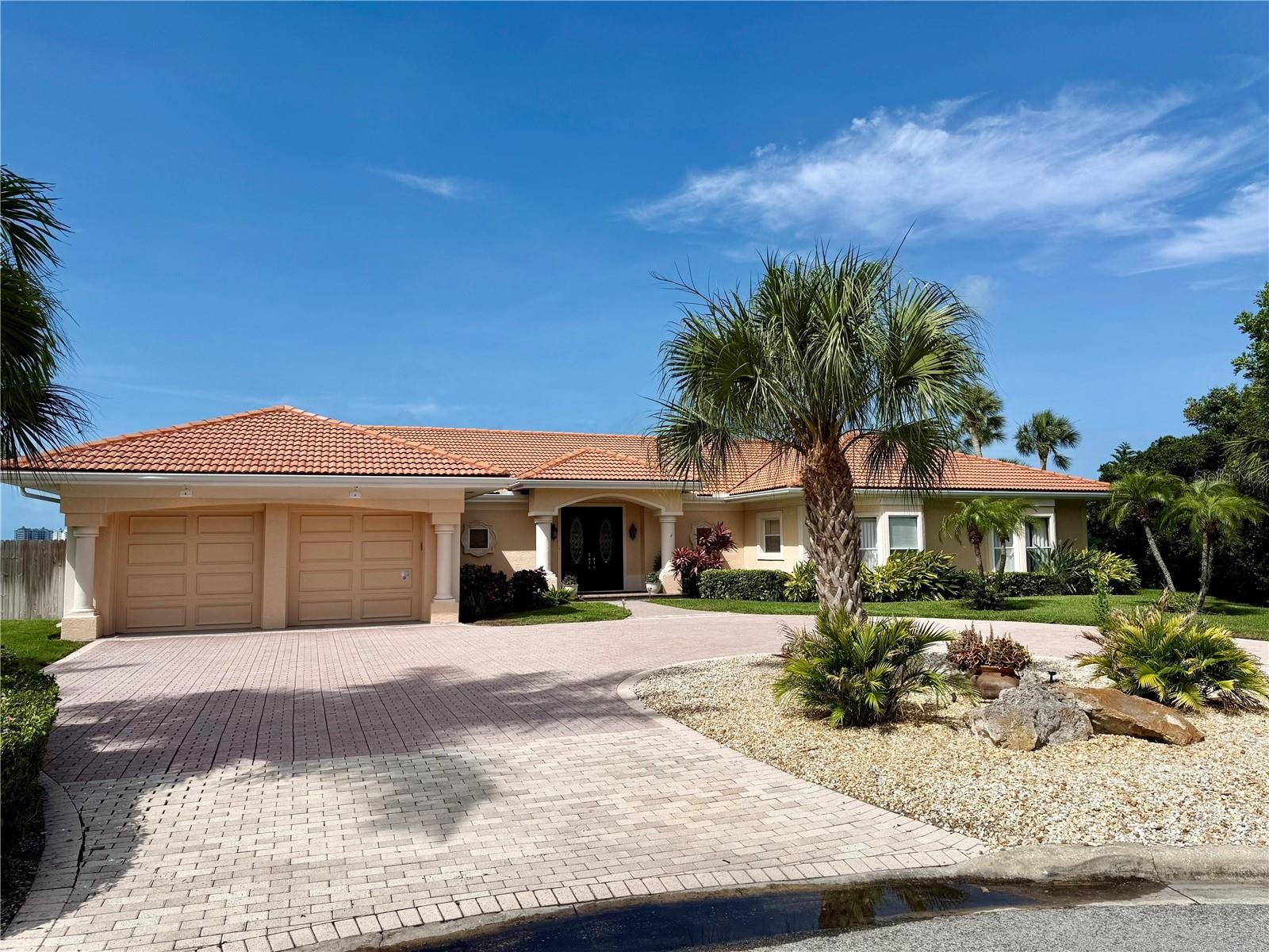 376 W ROYAL FLAMINGO DR