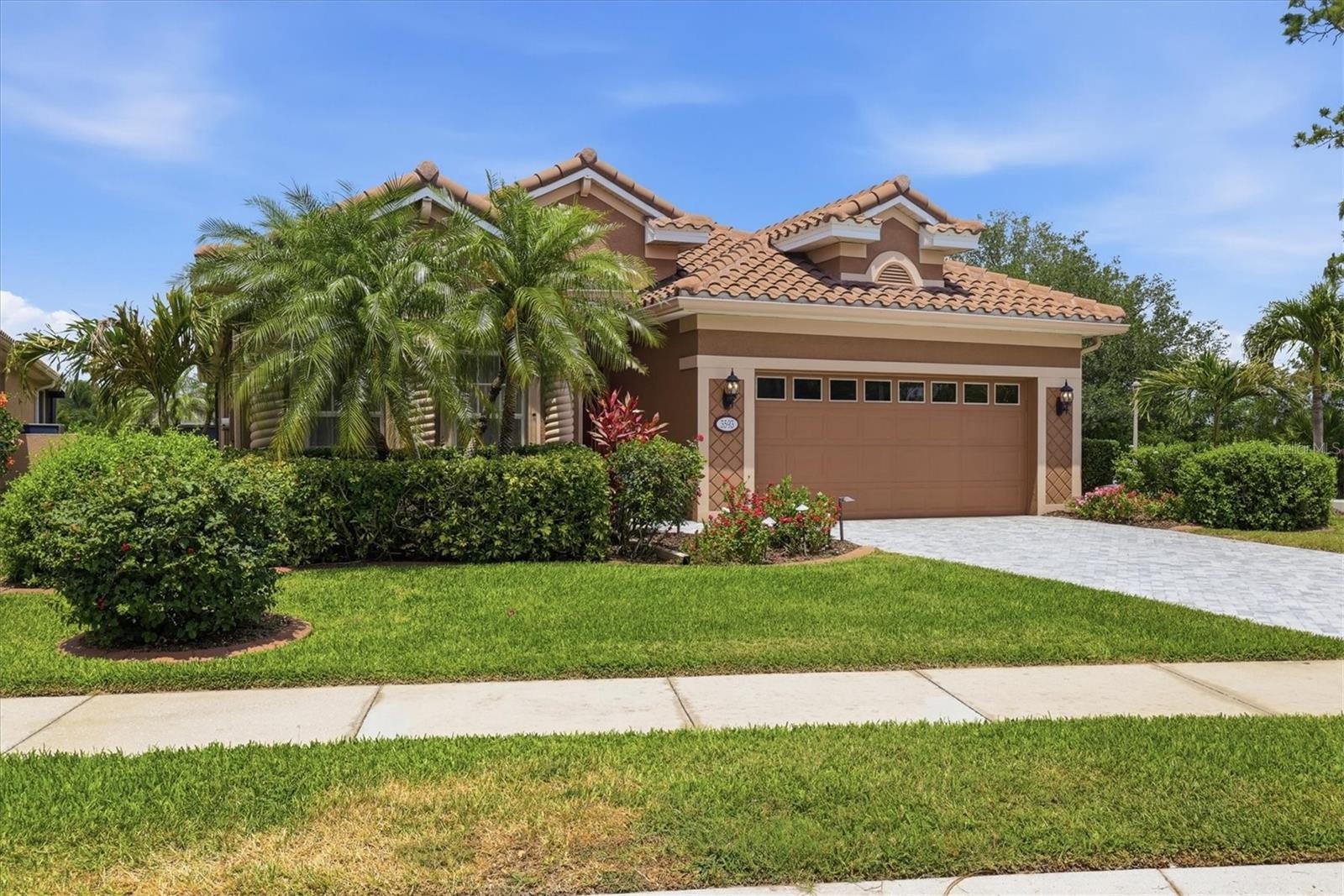 3593 WHISPERING OAKS DR