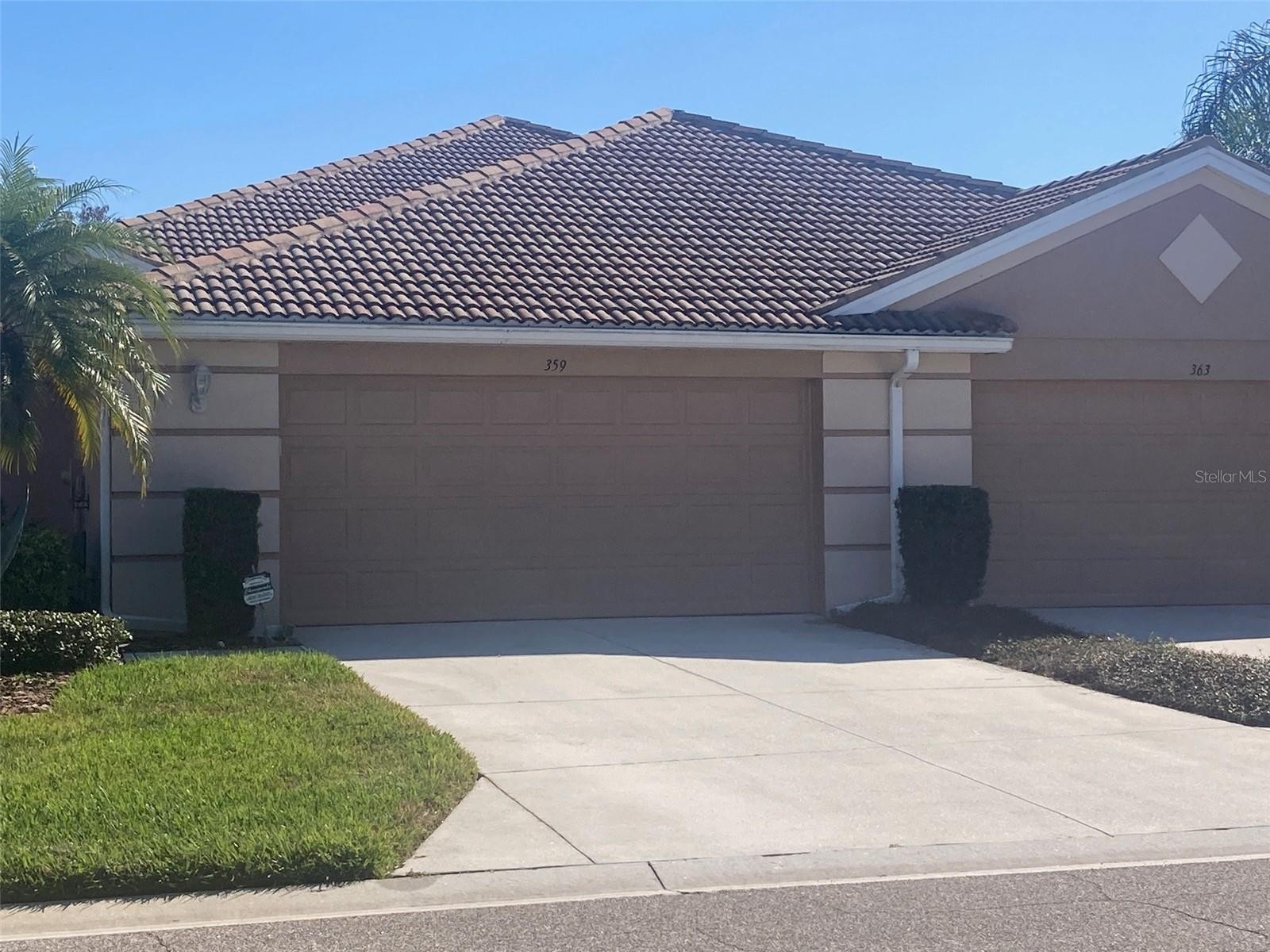 359 FAIRWAY ISLES LN