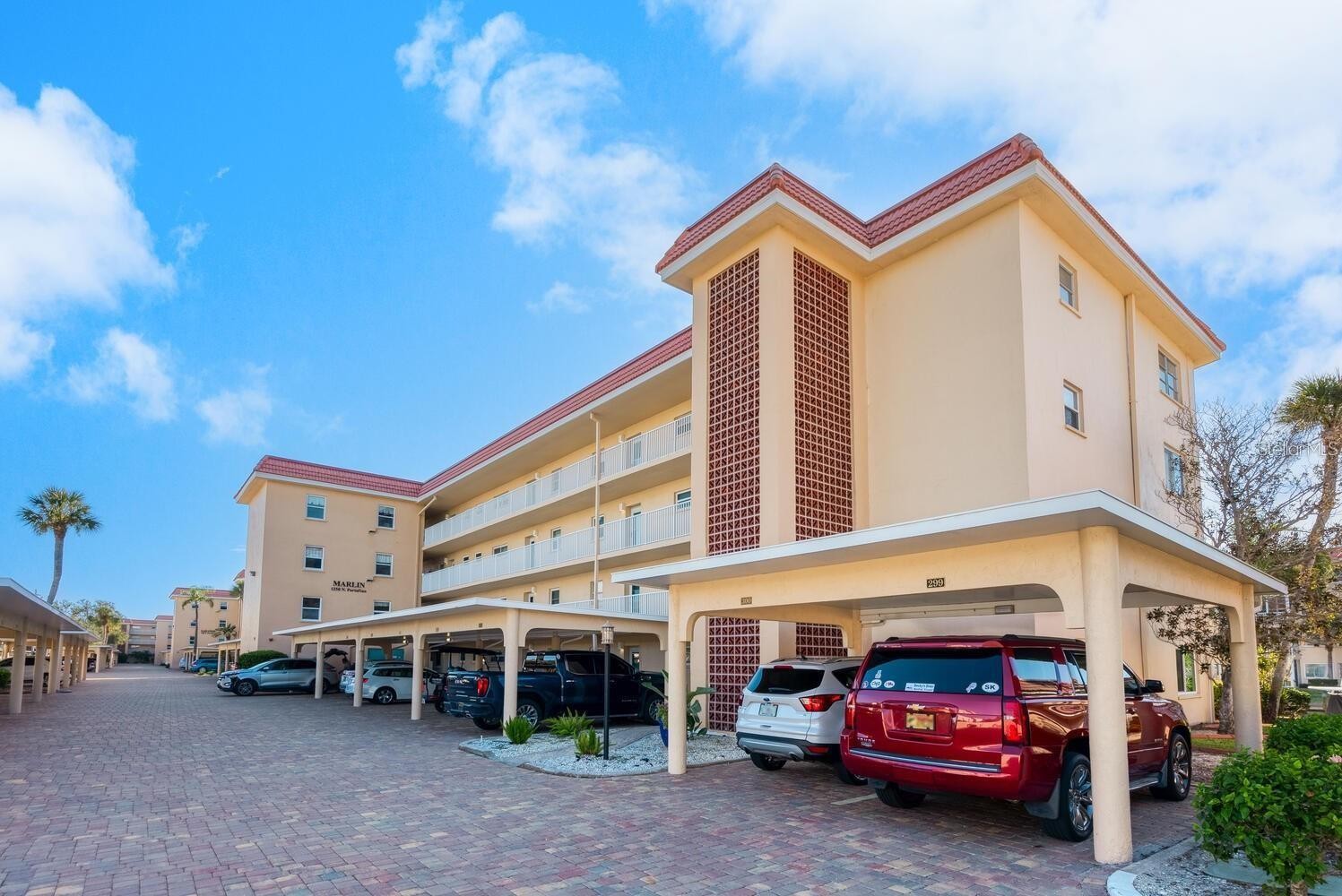 1250 N PORTOFINO DR #304