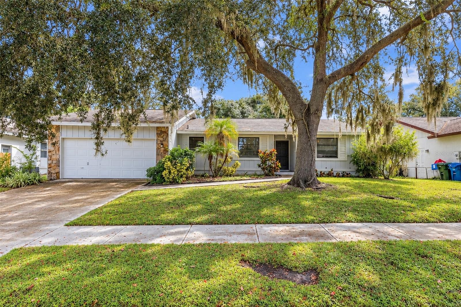 2475 WOOD OAK DR