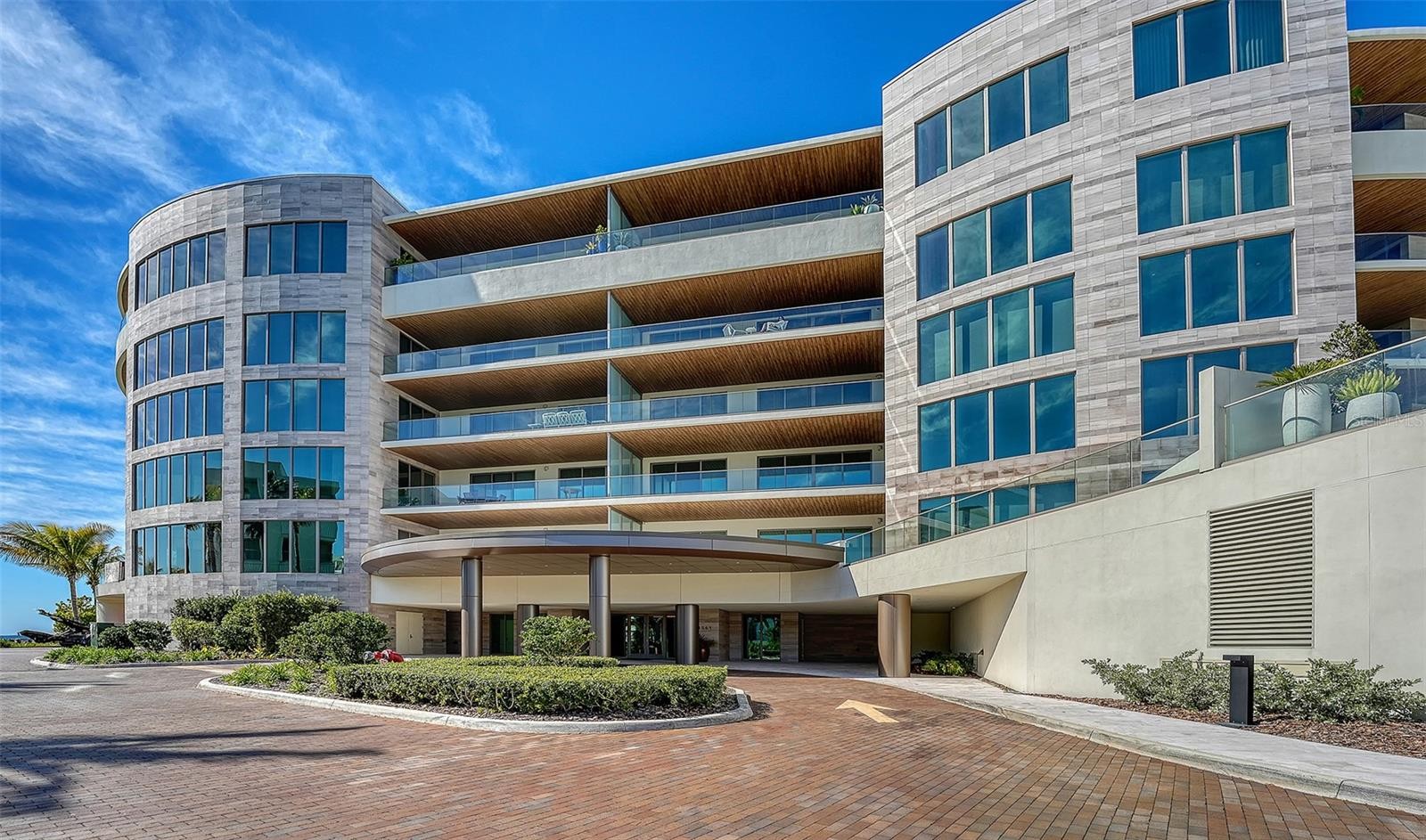 1561 GULF OF MEXICO DR #404