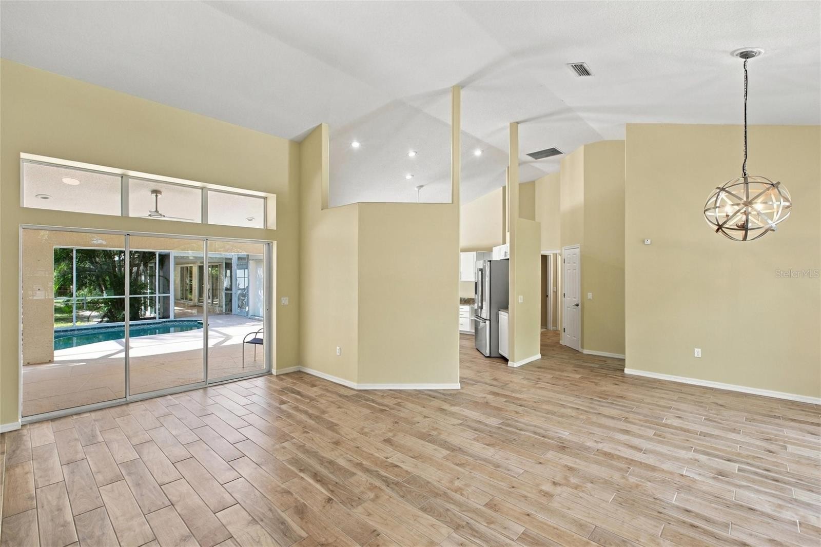 1225 OAK TREE LN