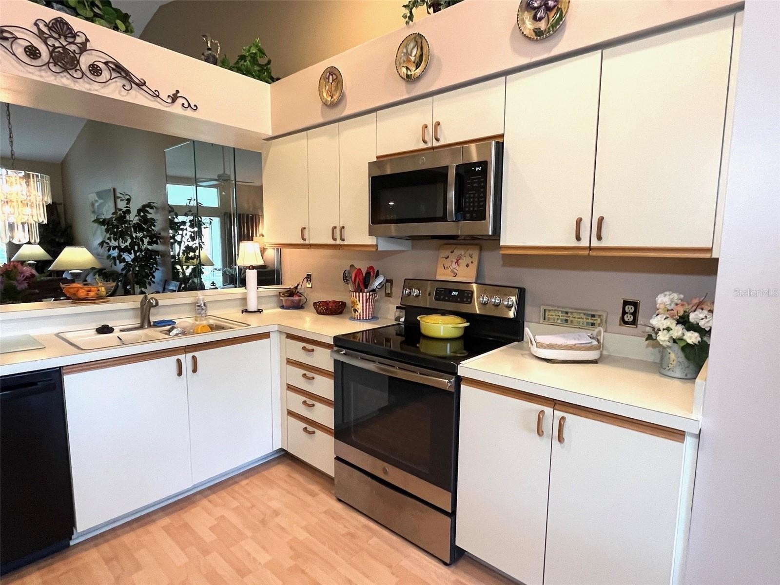 6713 STONE RIVER RD #203