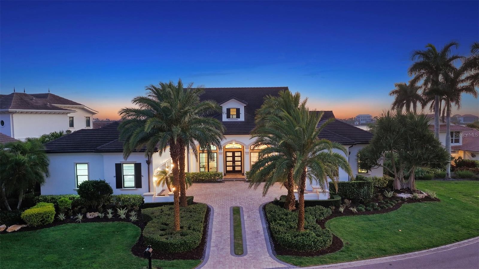 313 LOOKOUT POINT DR