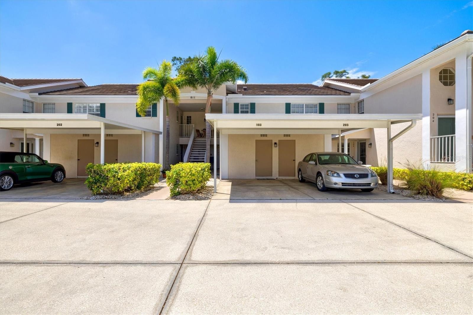 811 MONTROSE DR #103