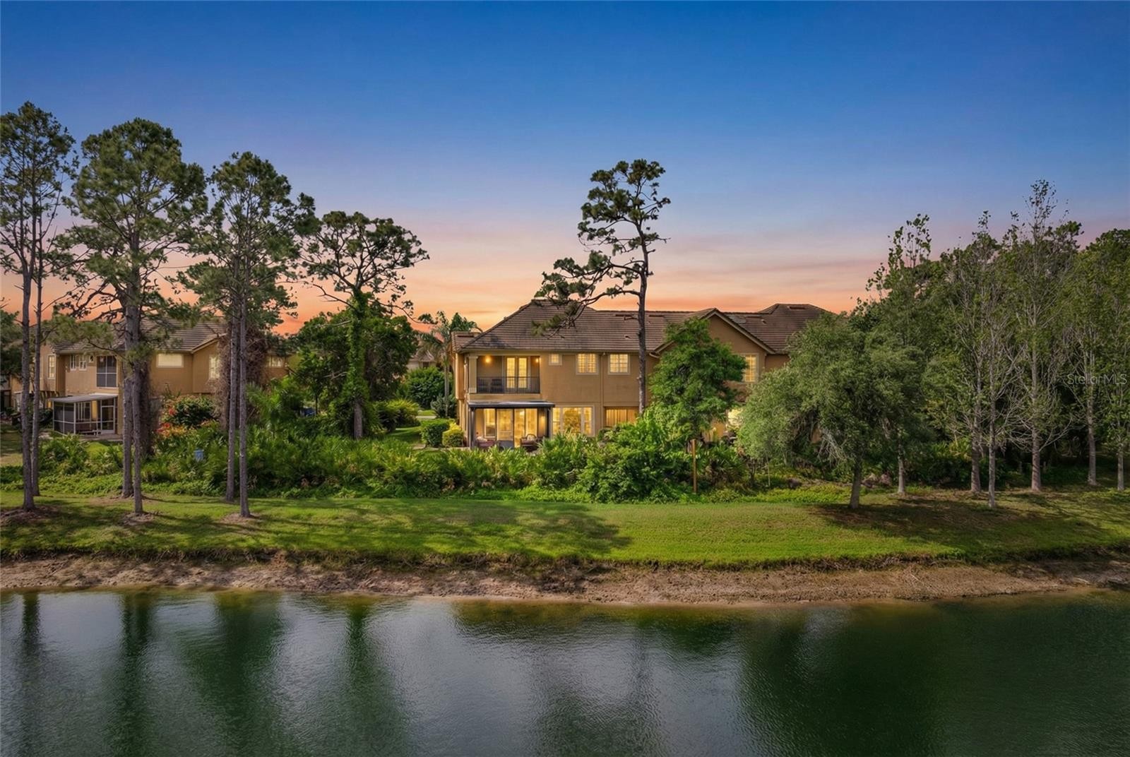 8204 VILLA GRANDE CT