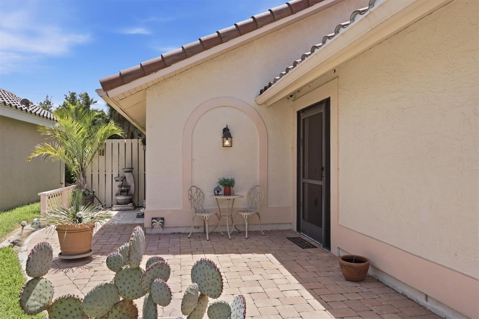 211 CARRIAGE HOUSE LN #211