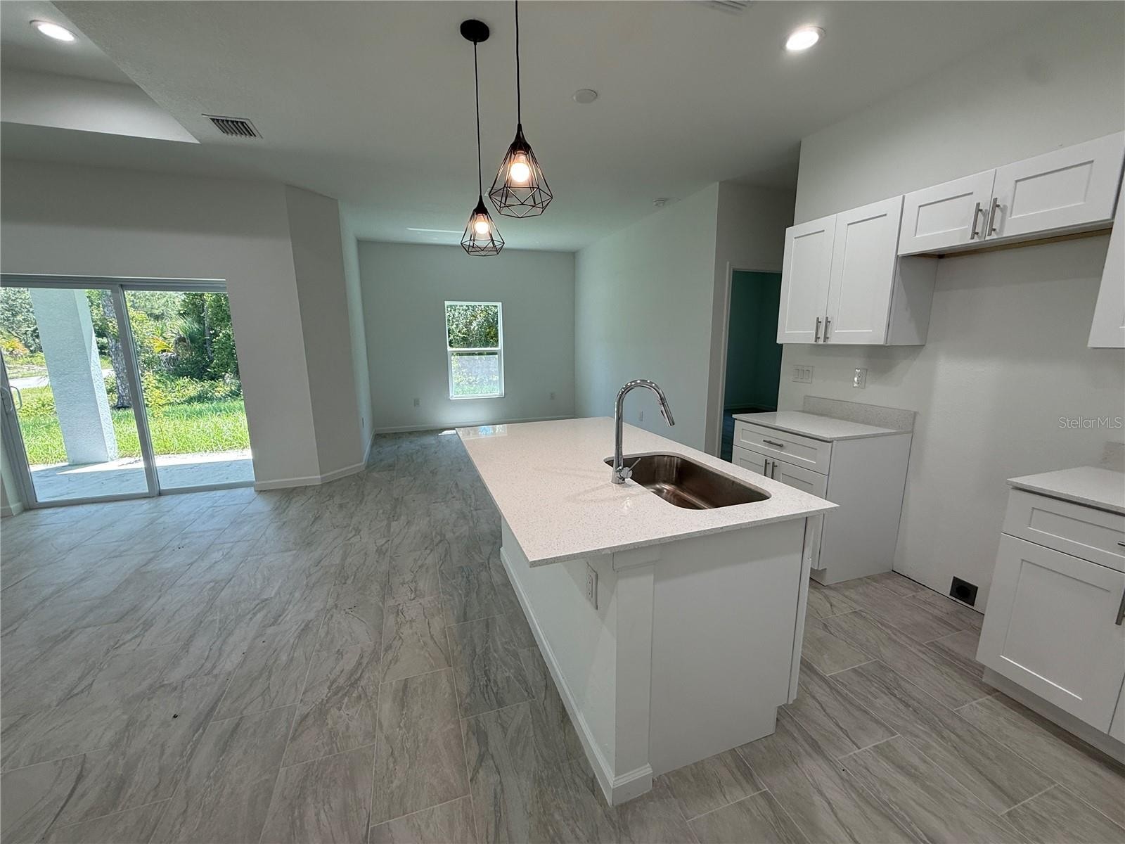 1392 ALABELLE LN