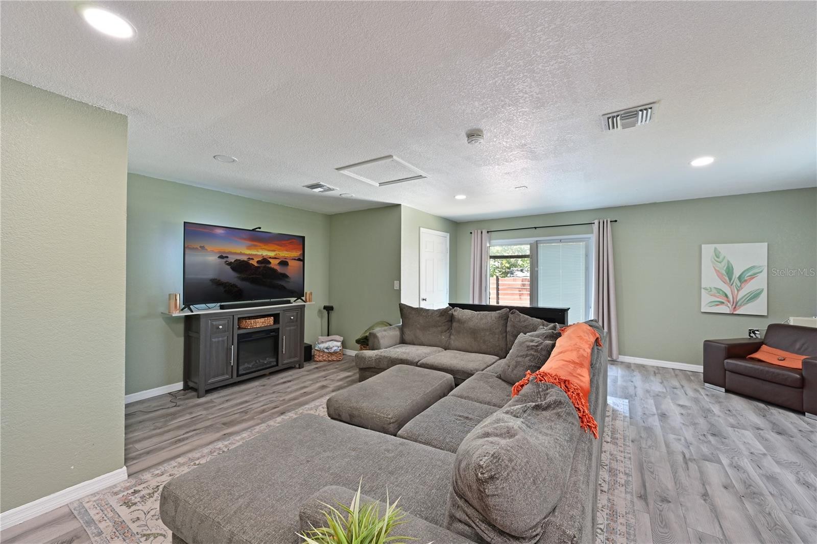 1423 12TH AVE W