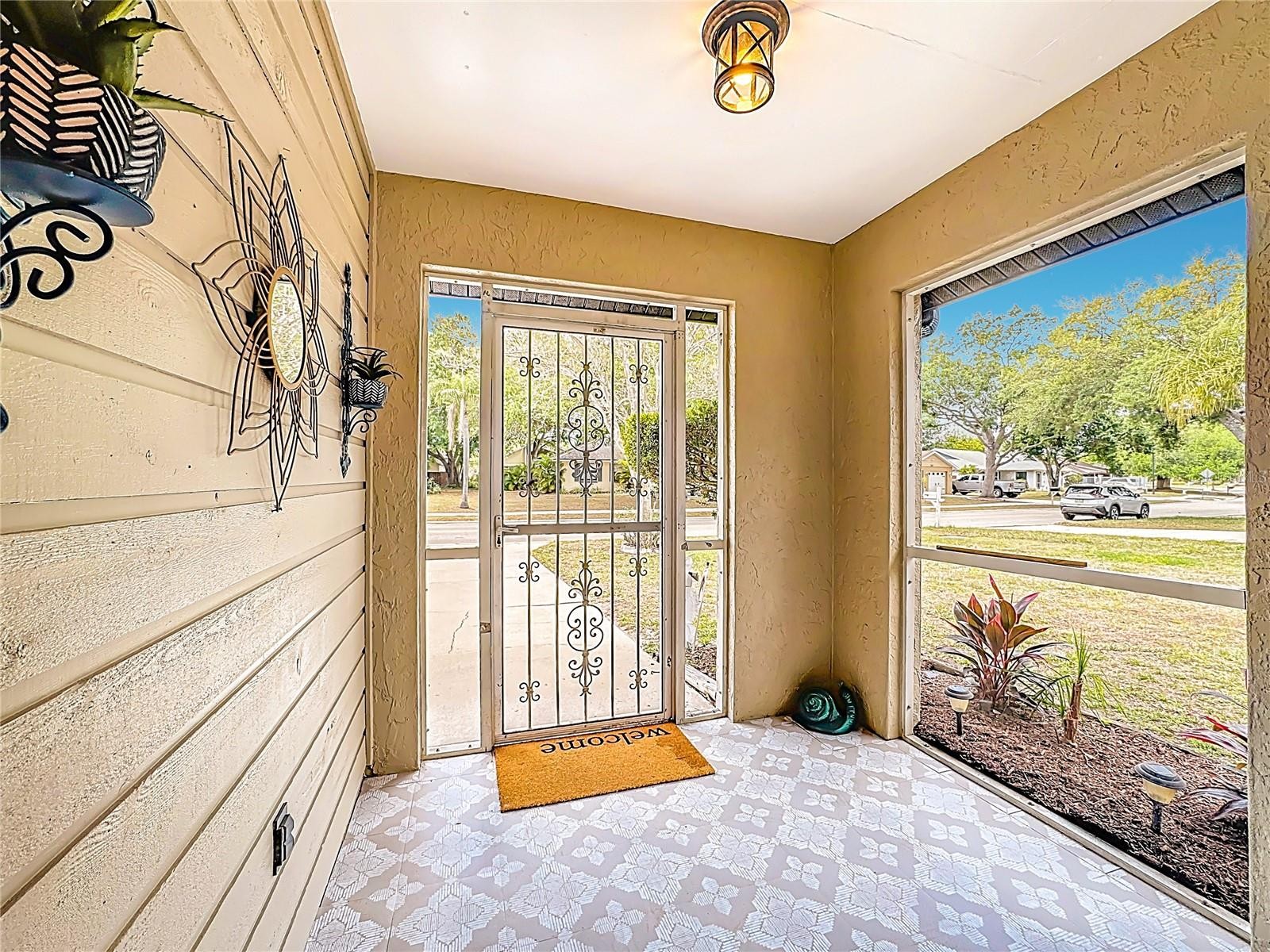 1530 DEER HOLLOW BLVD