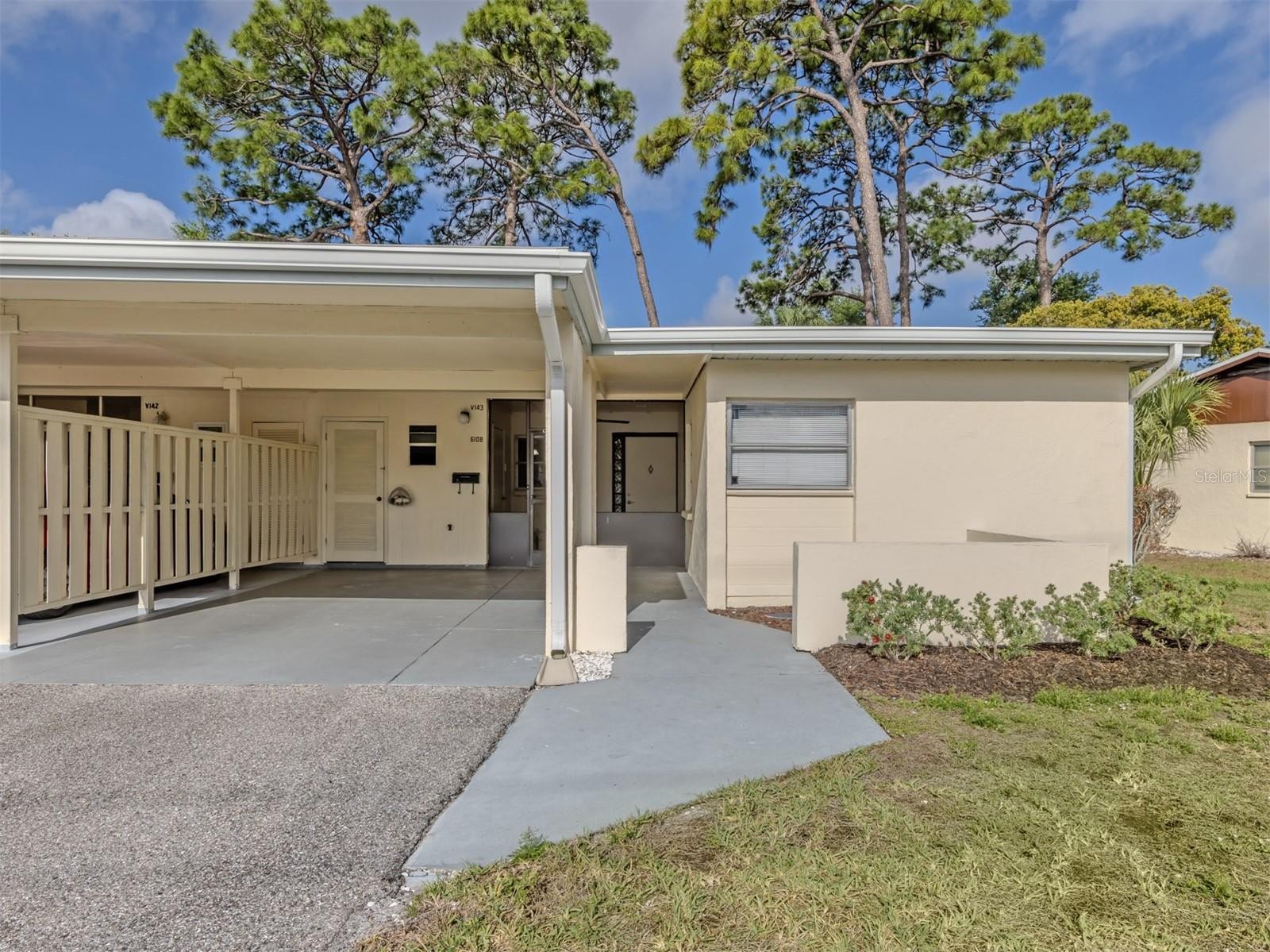 6108 GREEN VIEW DR #143