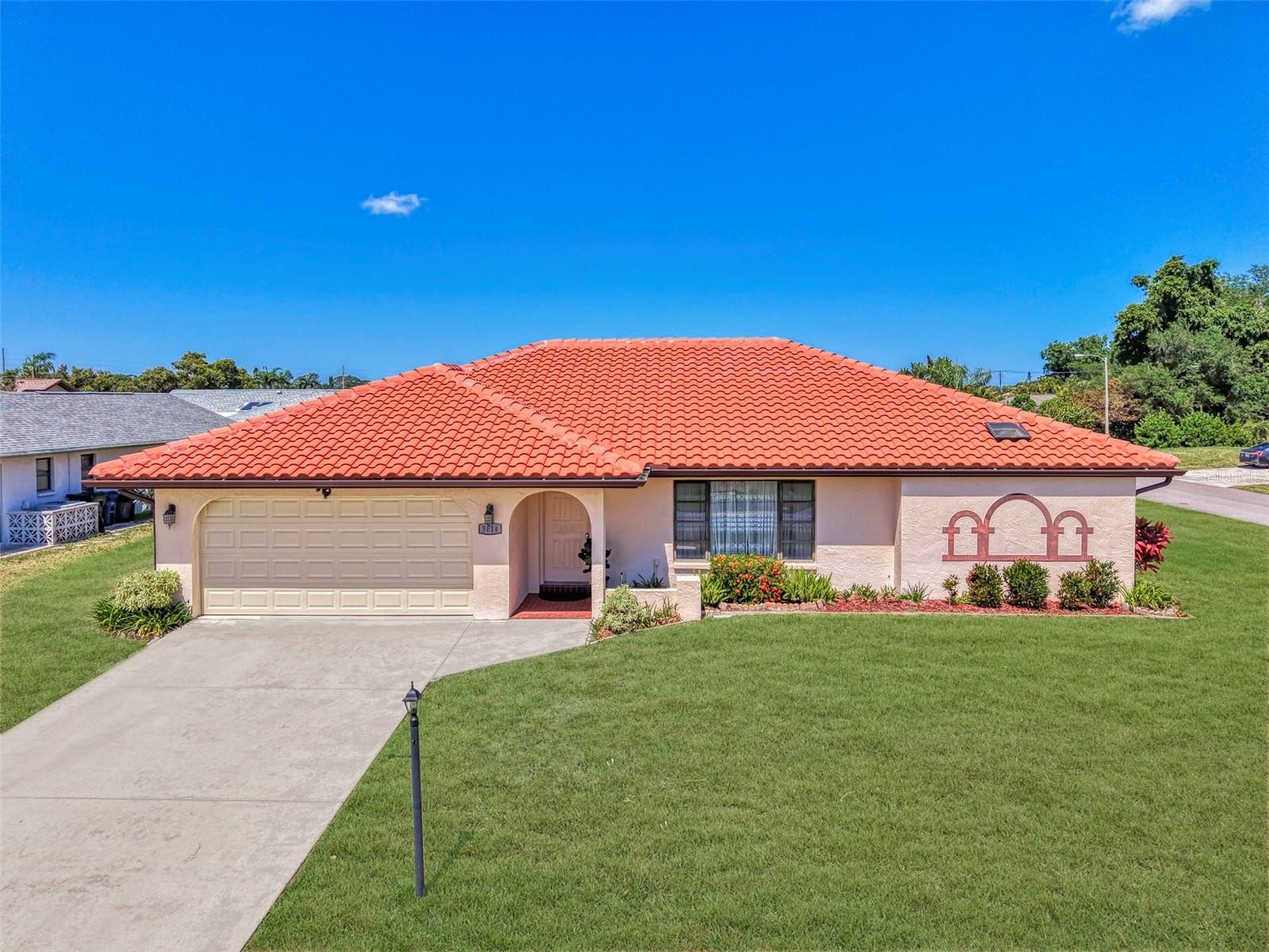 5814 JACKSON LN