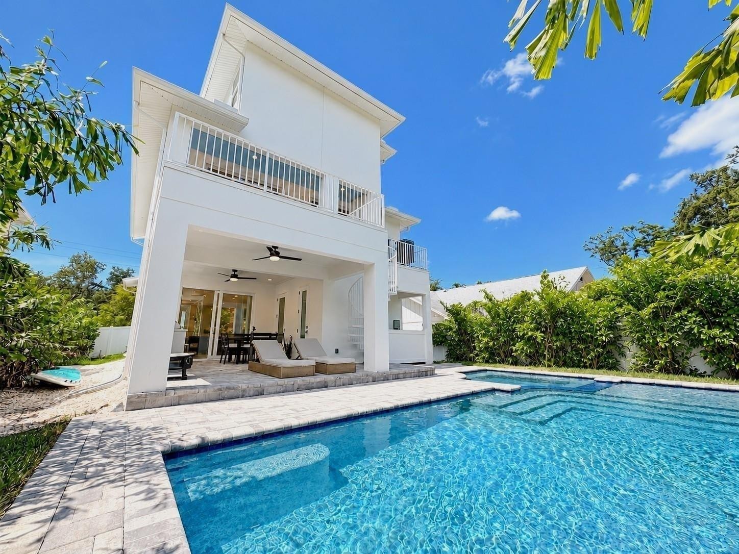 1647 SIESTA DR