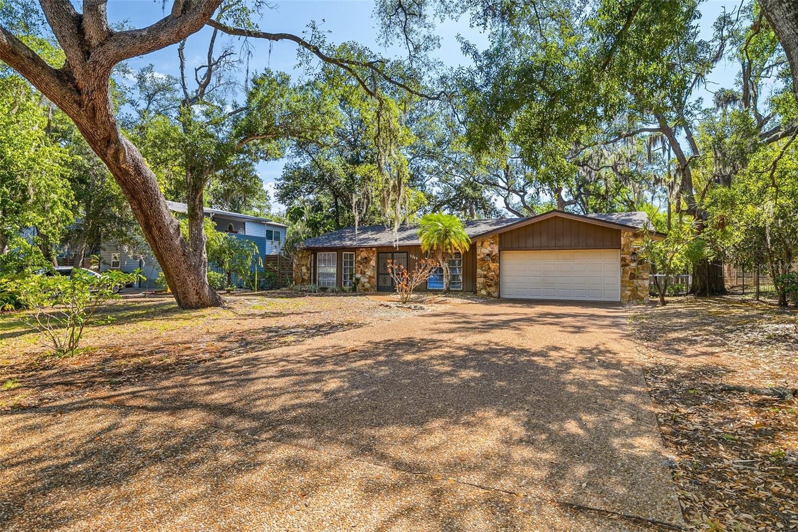 2749 GREENDALE DR