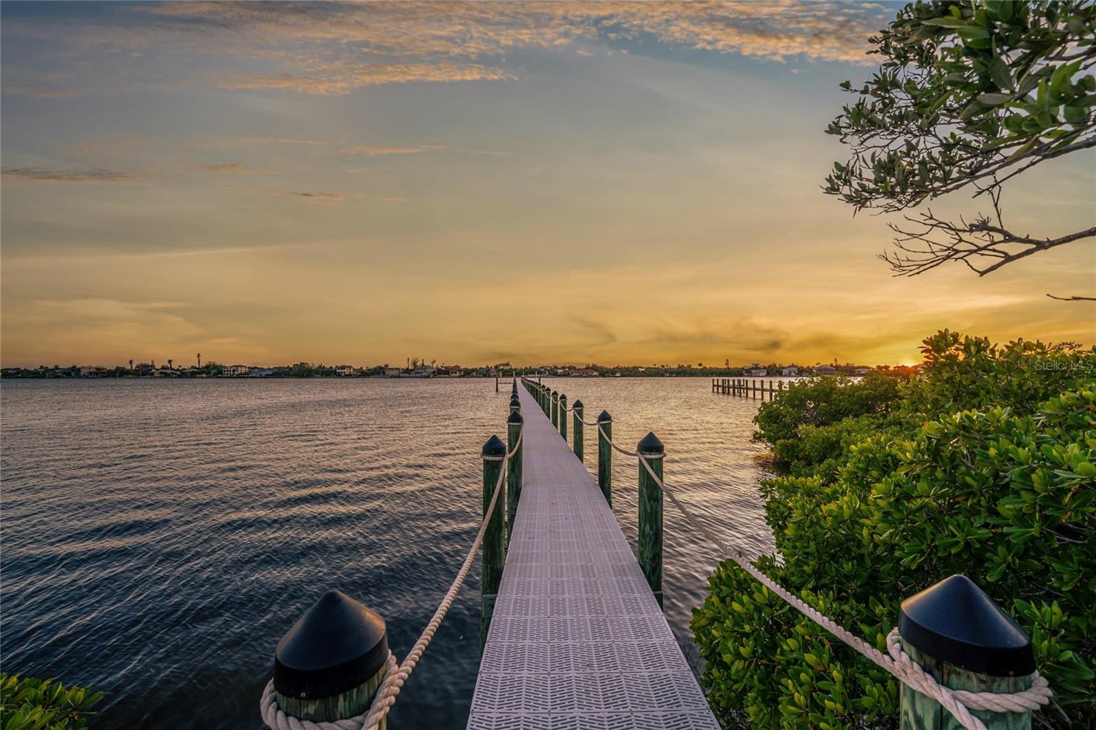 BAYSHORE DR