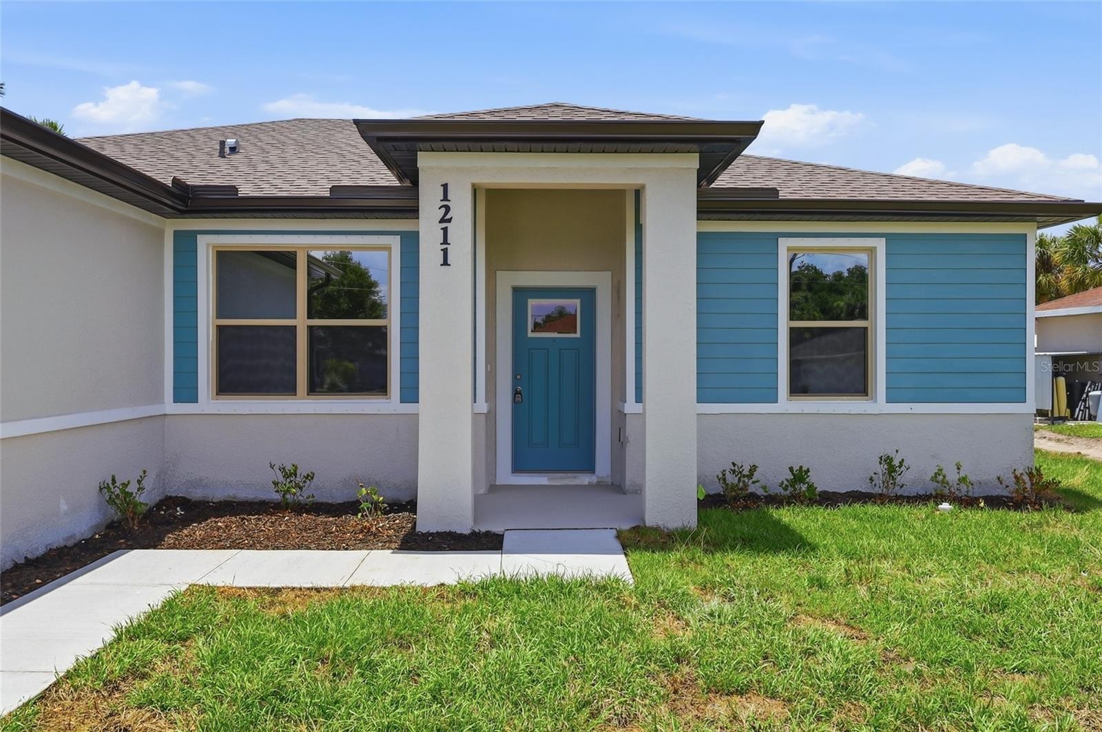 1211 S SAN MATEO DR