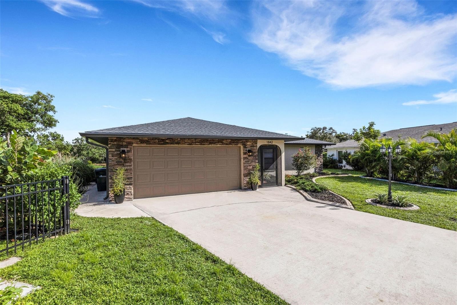 1842 COUNTRY MEADOWS CT