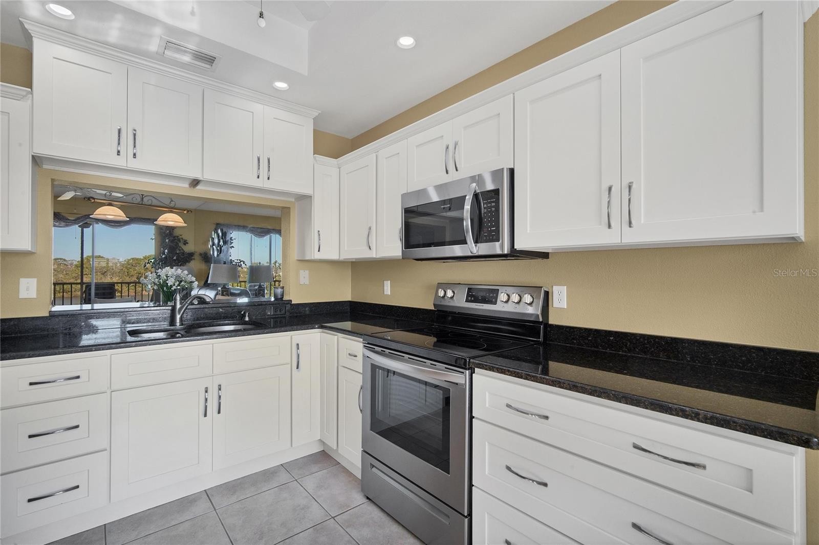 9610 CLUB SOUTH CIR ## 4207