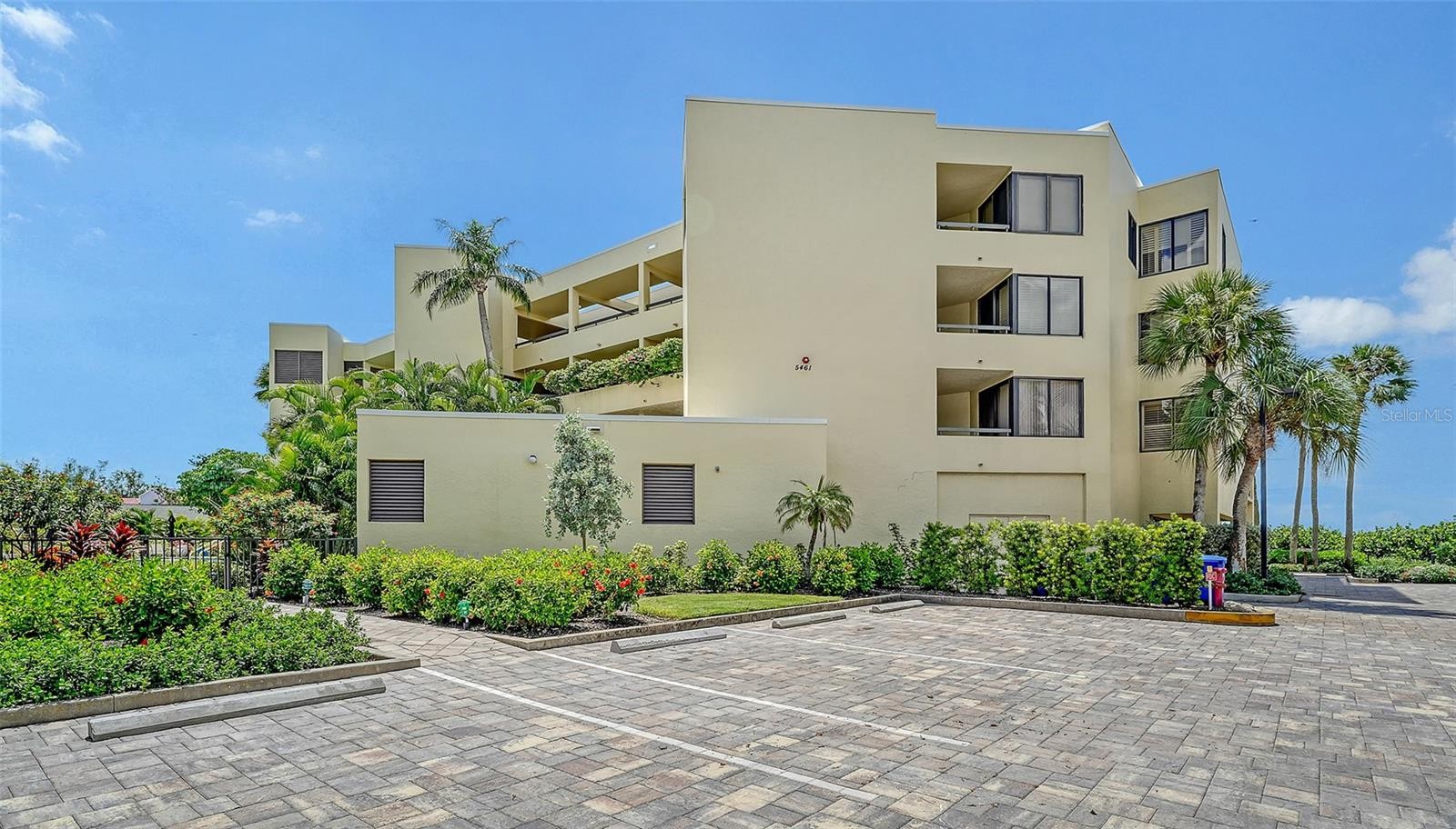 5461 GULF OF MEXICO DR #304