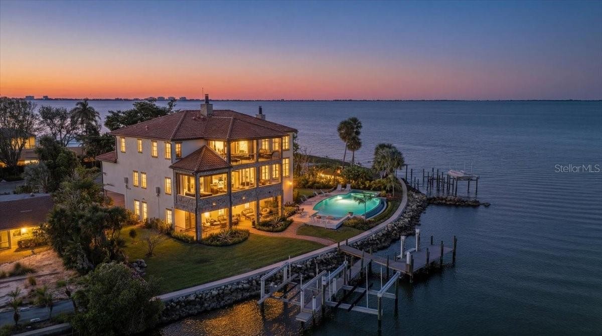 315 S SHORE DR