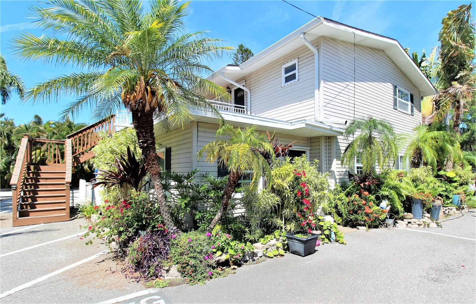 1638 REDWOOD ST #5