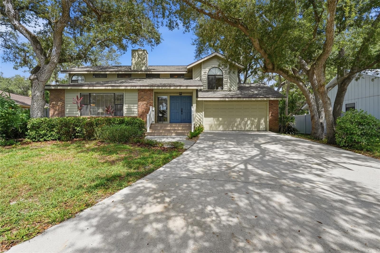 735 FORESTVIEW DR