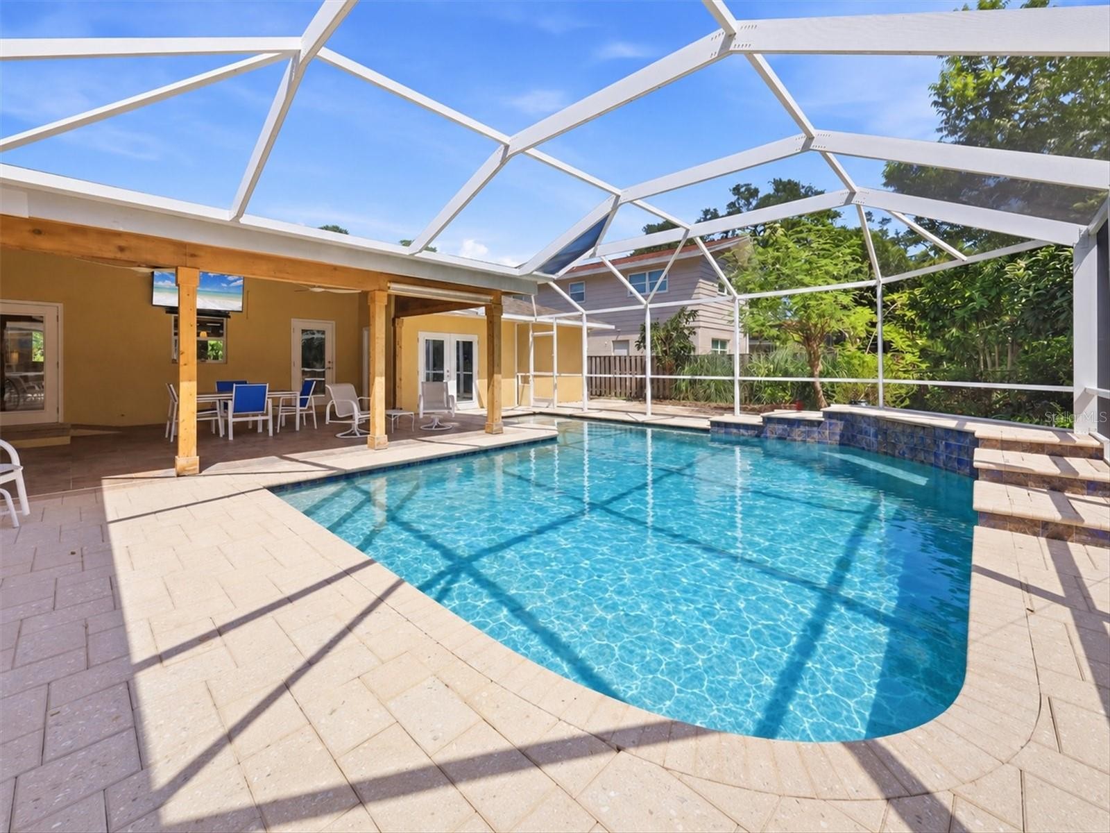 942 VIRGINIA DR