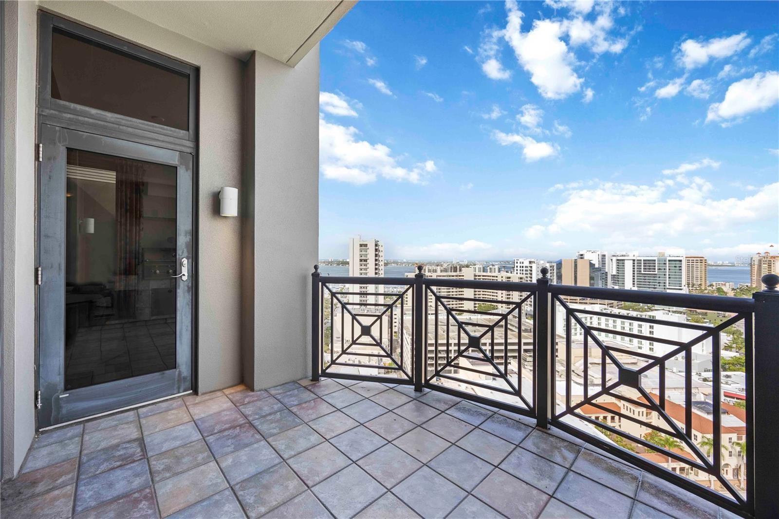 50 CENTRAL AVE #17PHB