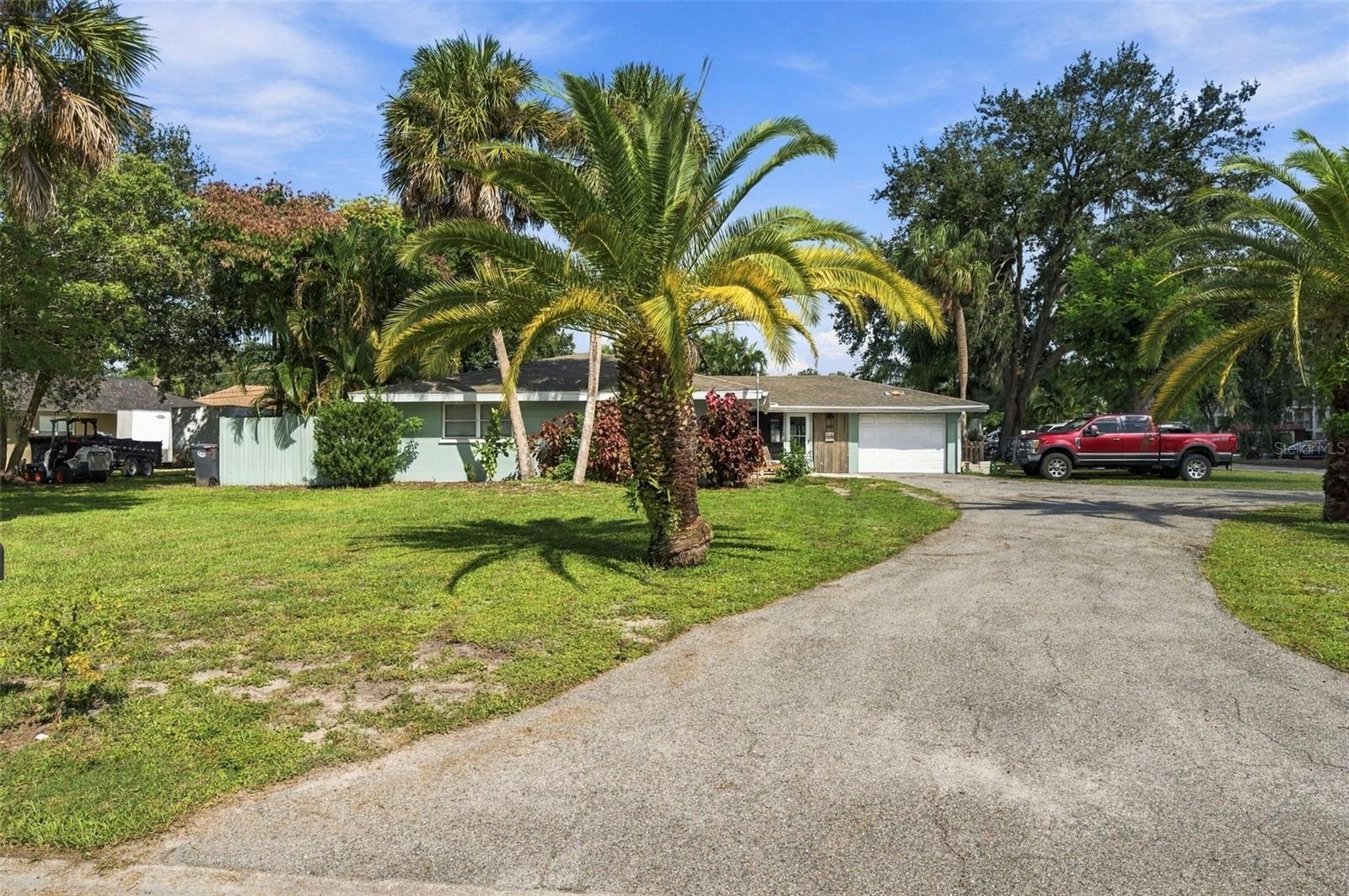 5105 W COUNTRY CLUB DR
