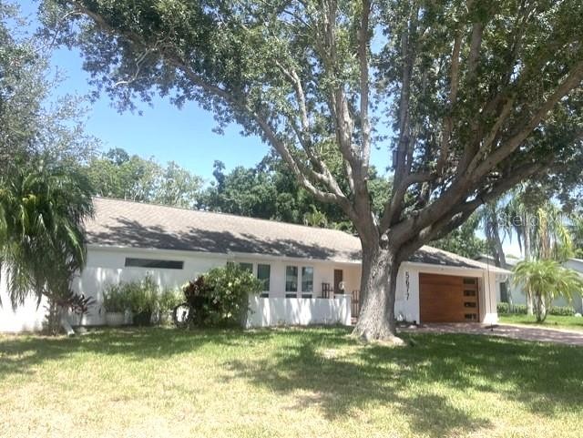 5677 BENEVA WOODS CIR