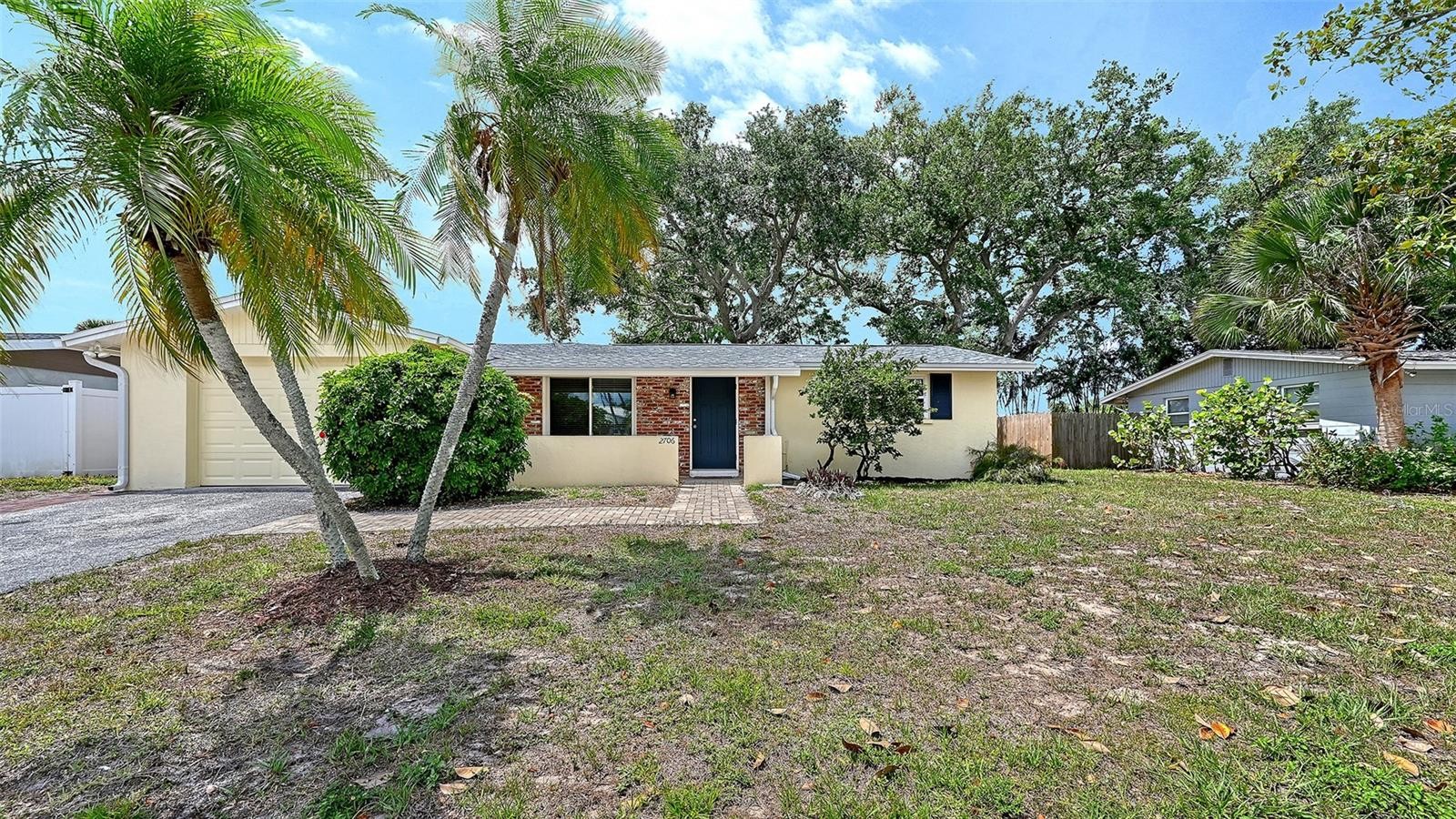 2706 WHITE SANDS DR
