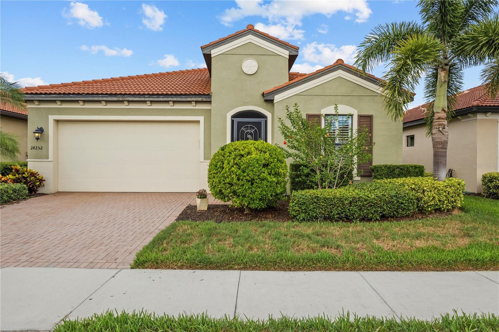 24252 GALLBERRY DR