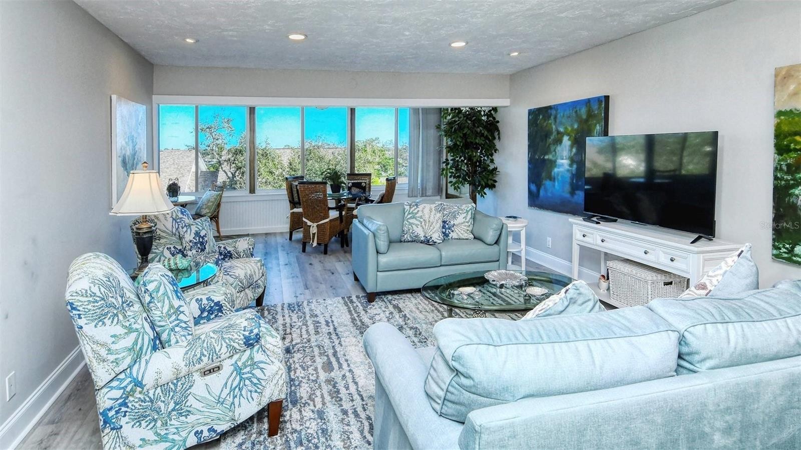 1255 E PEPPERTREE DR #305