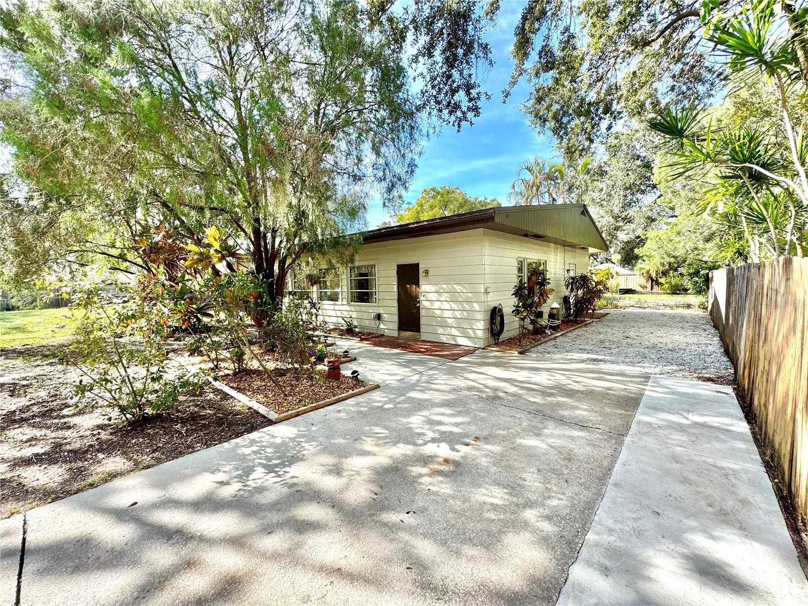 4306 GLORY PL