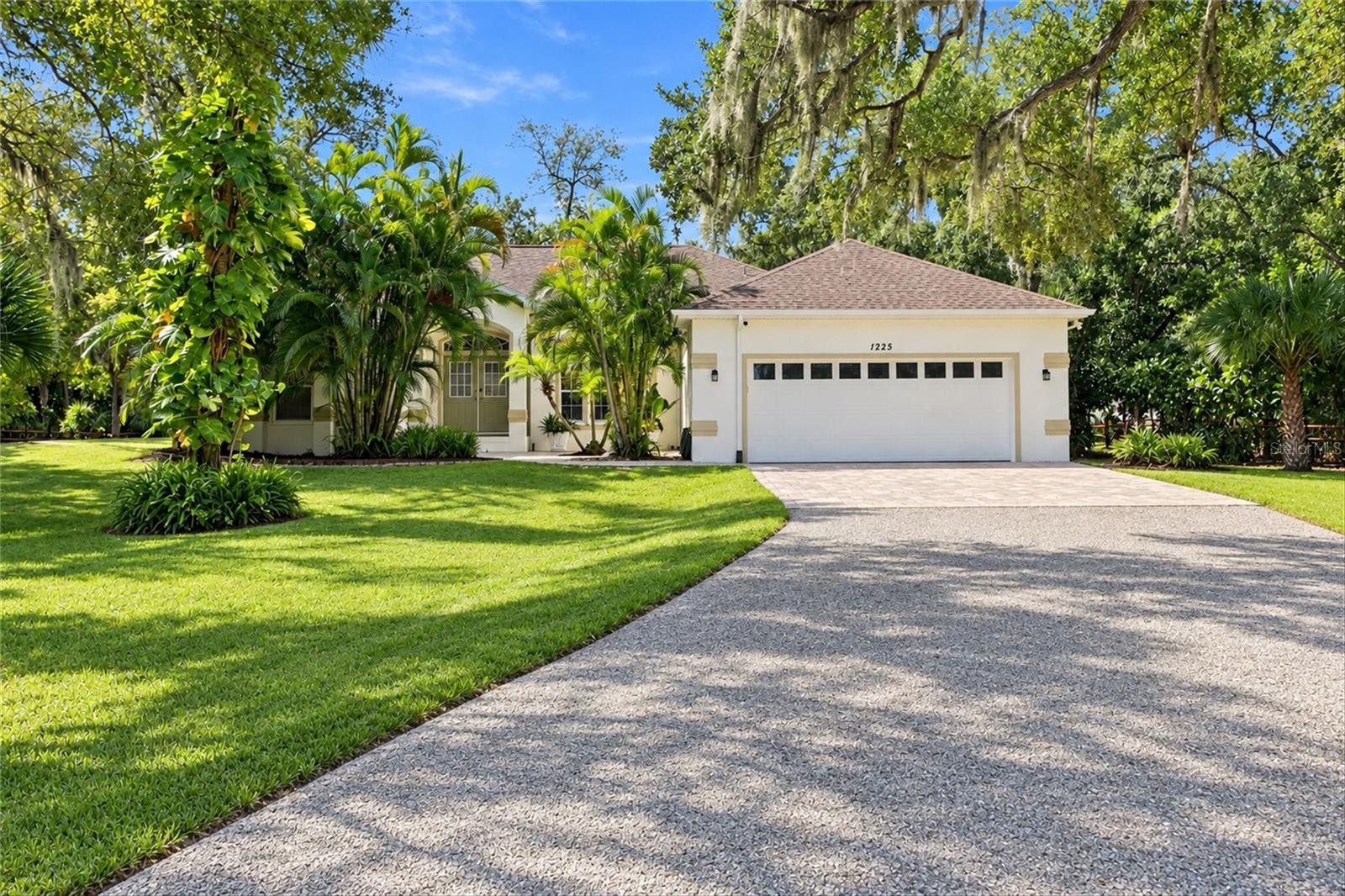 1225 OAK TREE LN